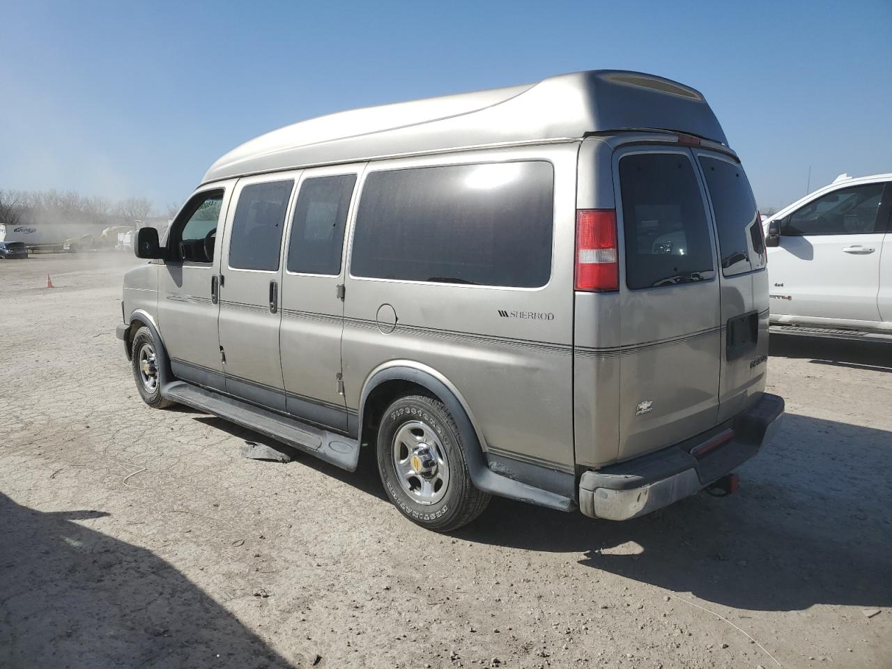 2004 Chevrolet Express - Image 2