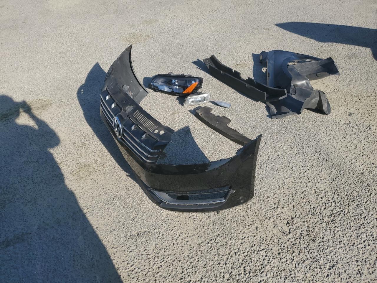 2014 Volkswagen Passat - Image 12