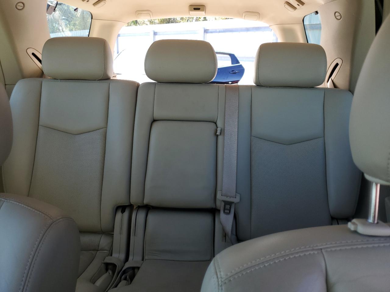 2004 Cadillac SRX - Image 10