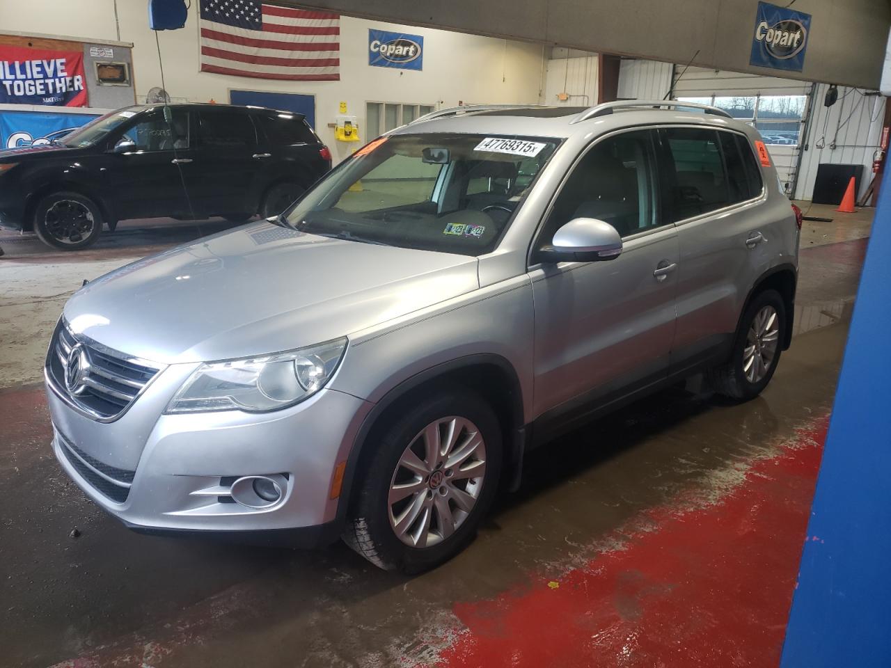 2009 Volkswagen Tiguan - Image 1