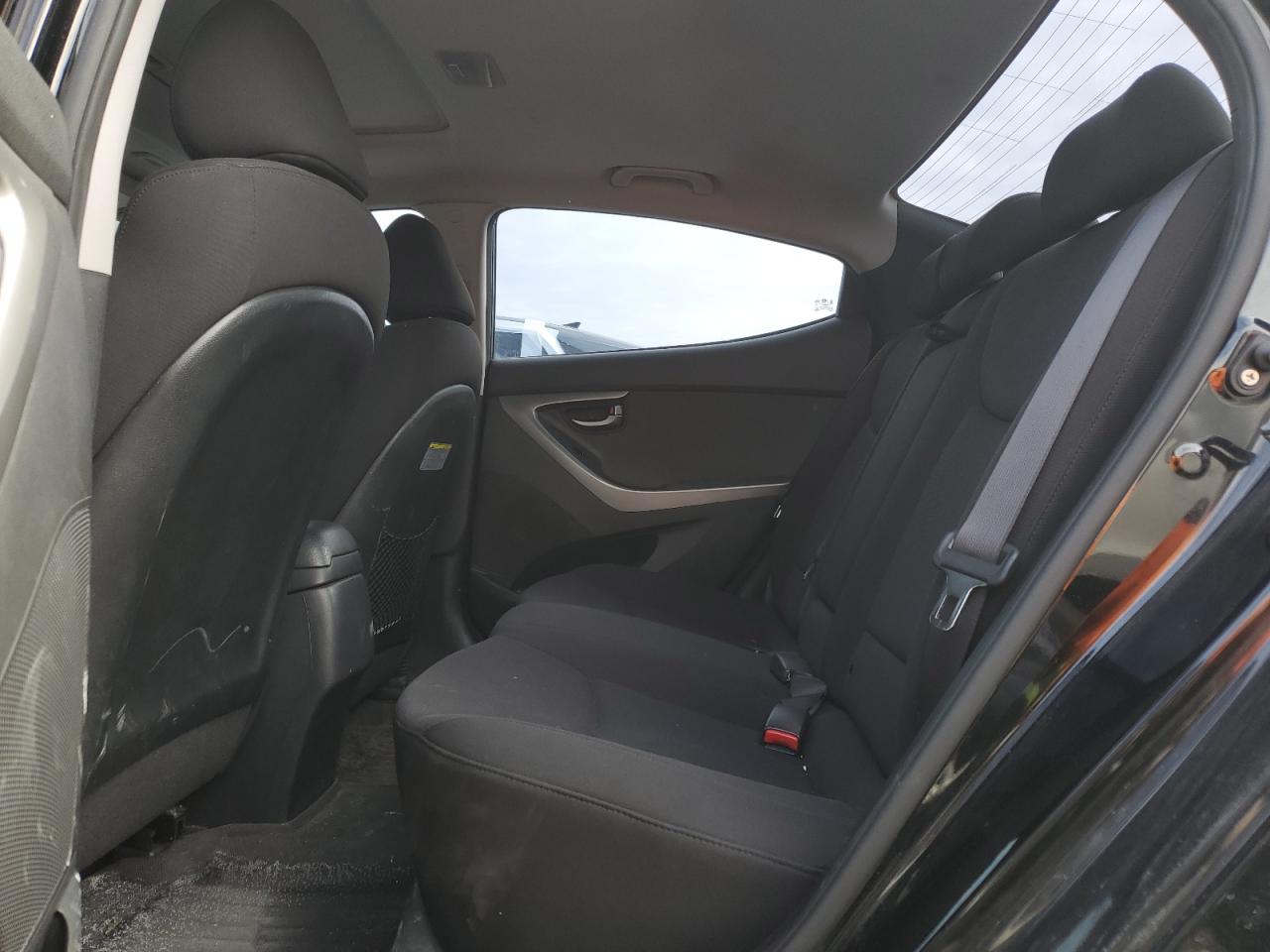 2016 Hyundai Elantra - Image 10