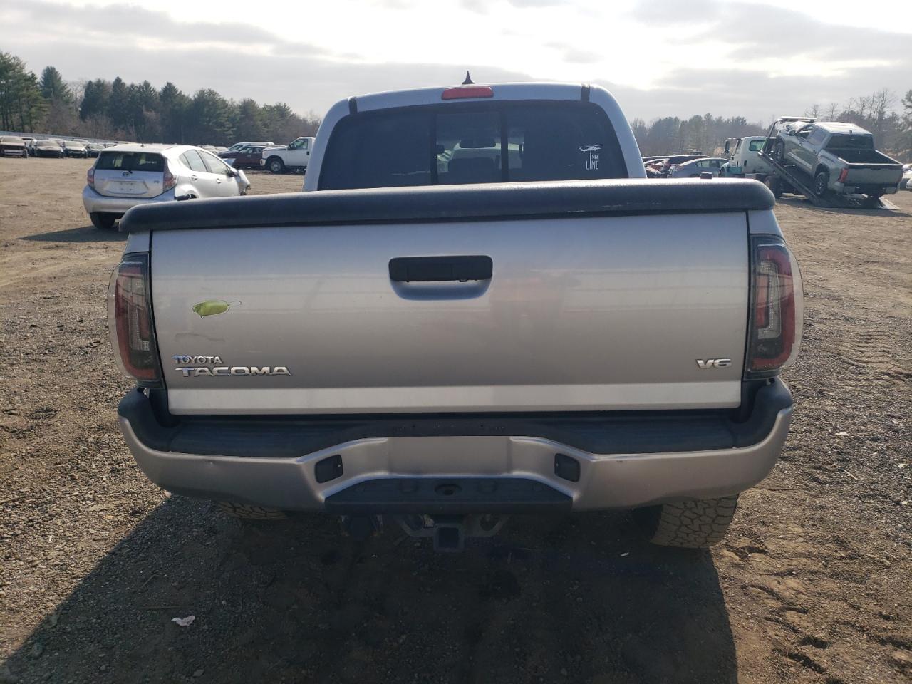 2015 Toyota Tacoma - Image 6
