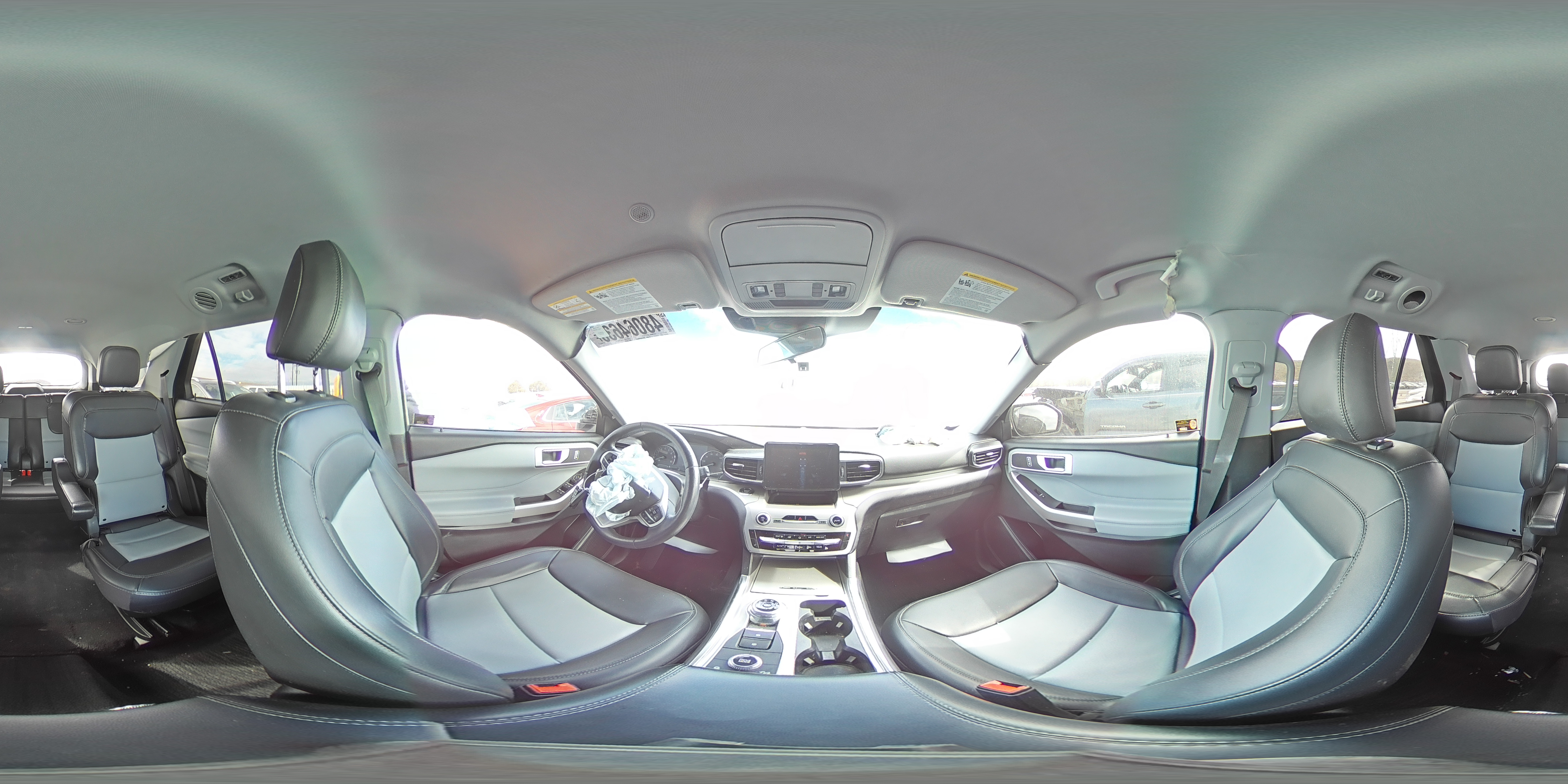 2023 Ford Explorer - Image 14