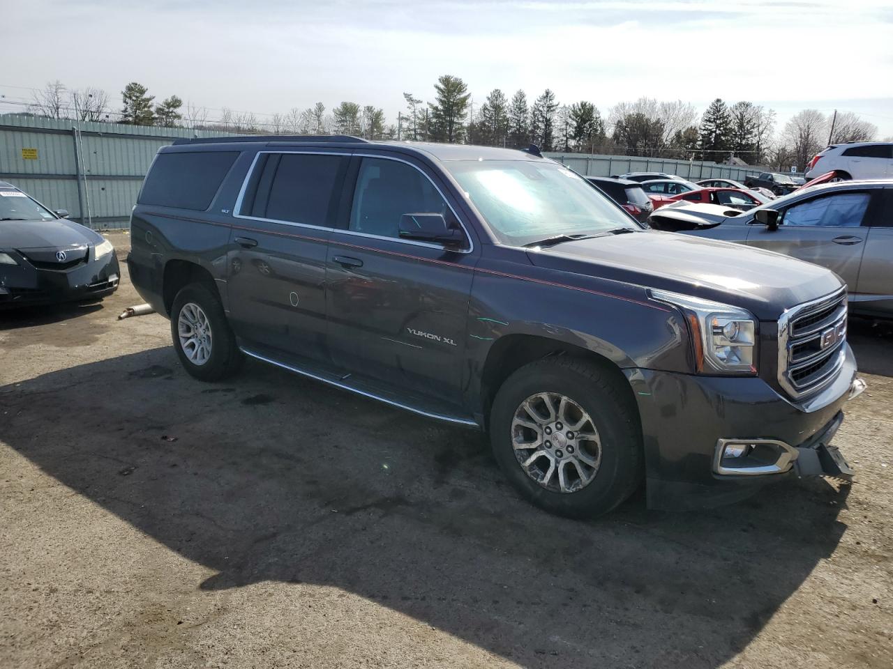 2017 GMC Yukon - Image 4