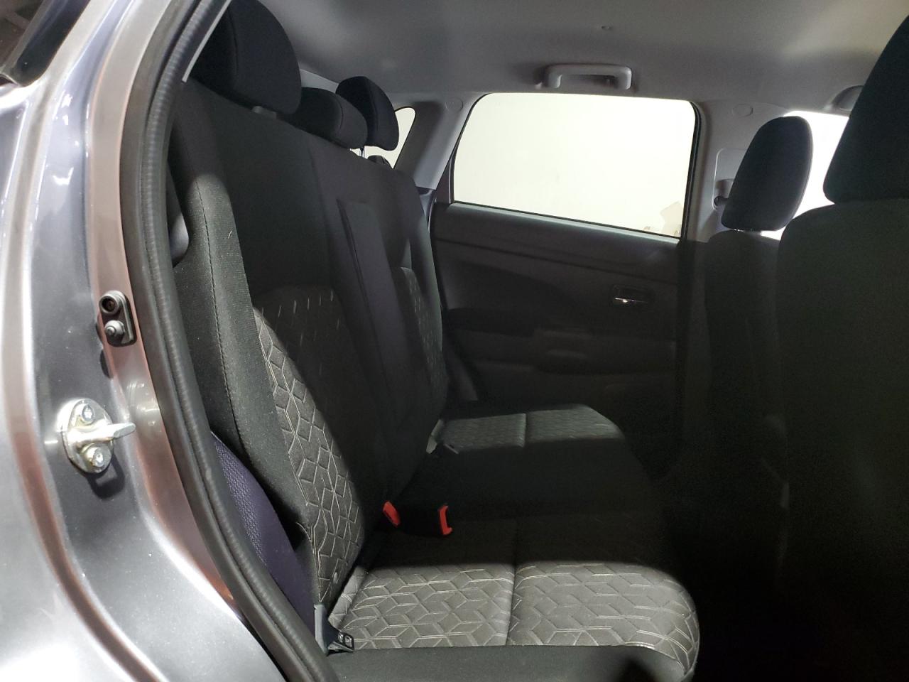 2024 Mitsubishi Outlander - Image 11