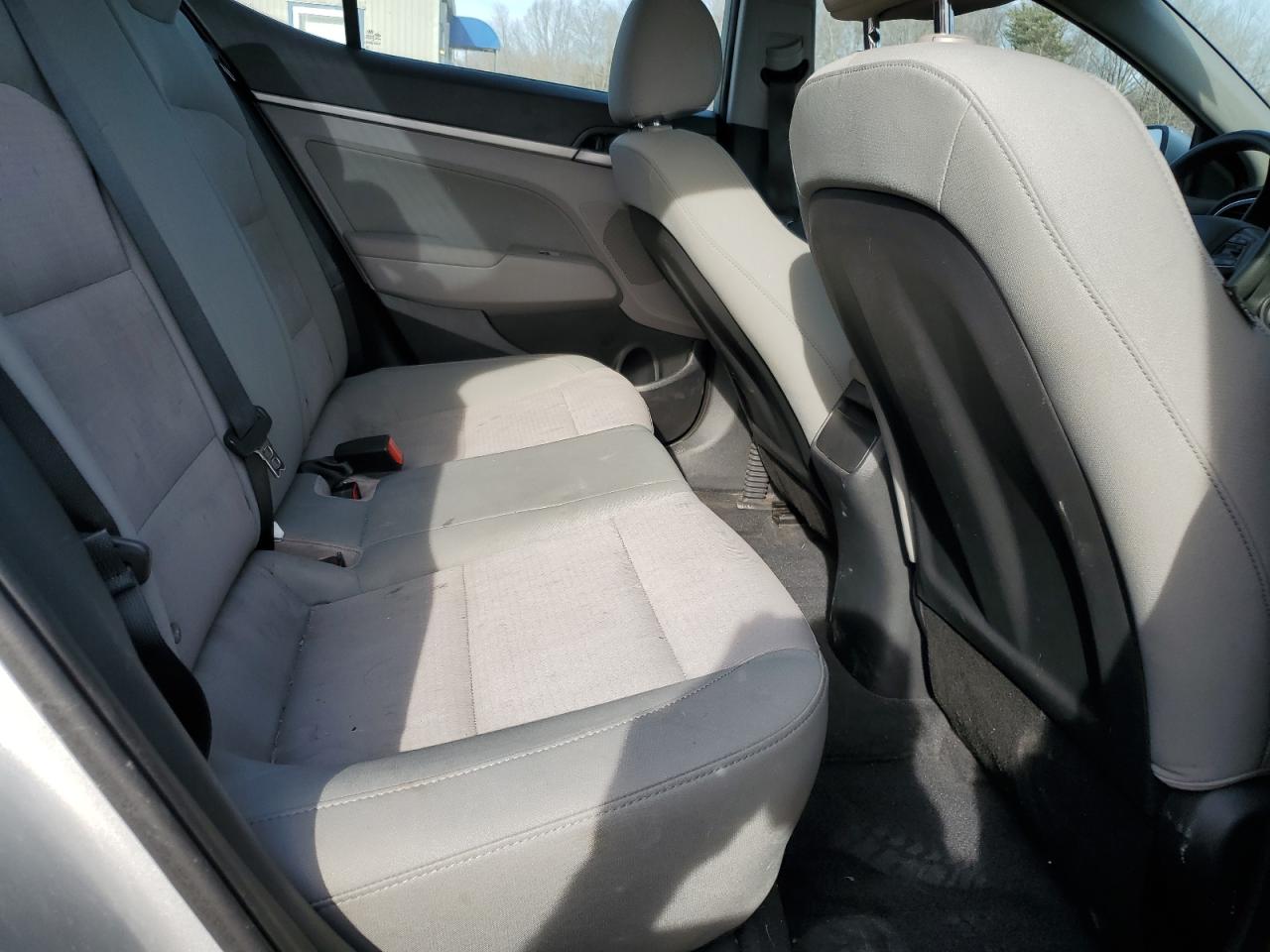 2017 Hyundai Elantra - Image 10