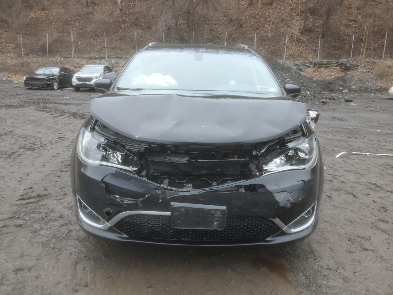 2019 Chrysler Pacifica - Image 5