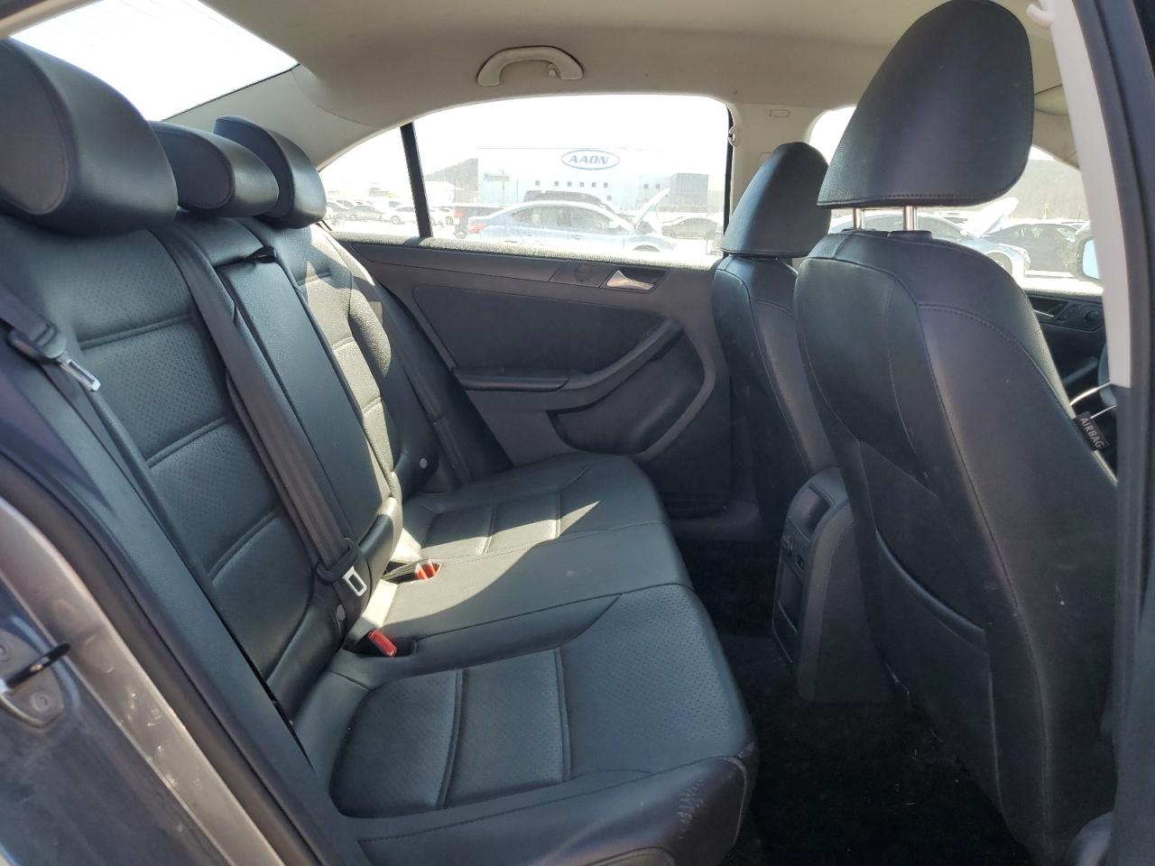 2014 Volkswagen Jetta - Image 11