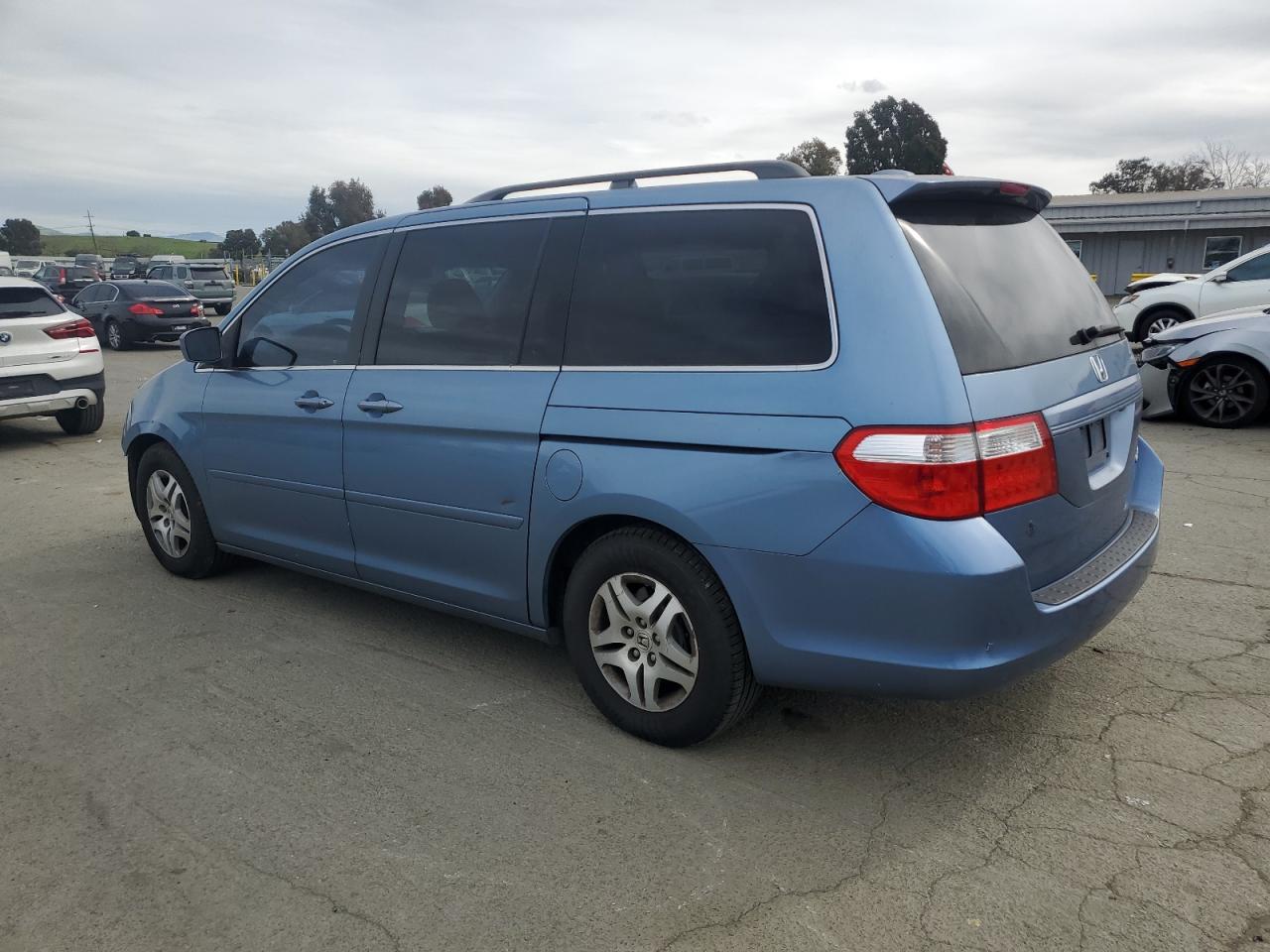 2005 Honda Odyssey - Image 2