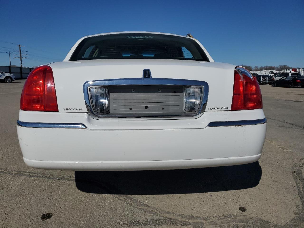 2011 Lincoln Town Car - Image 6