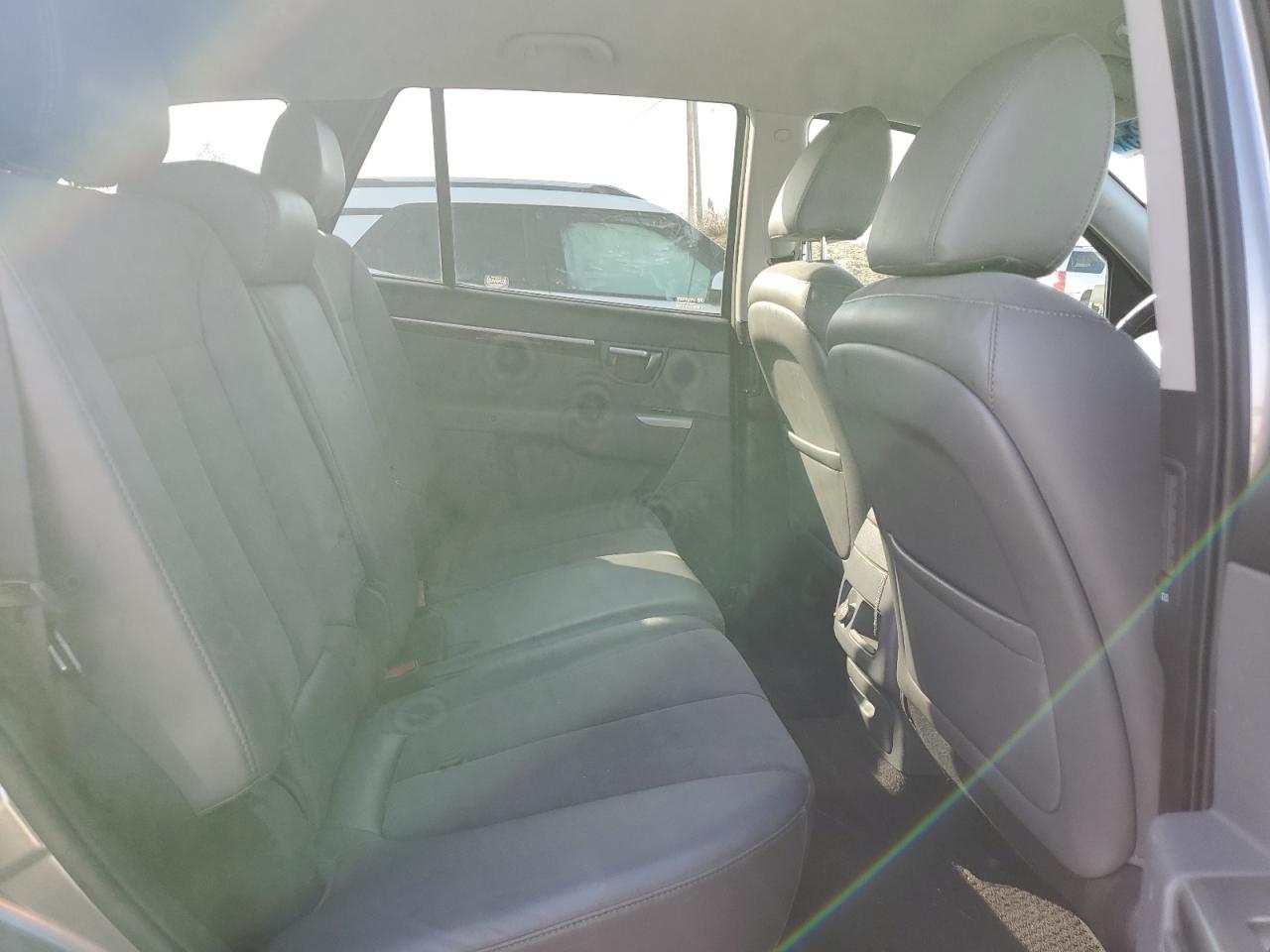 2011 Hyundai Santa Fe - Image 11
