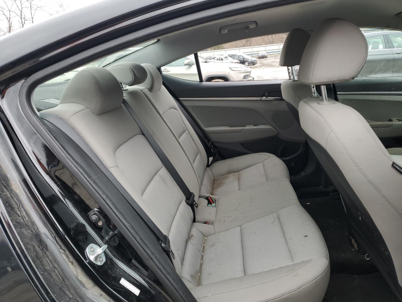2017 Hyundai Elantra - Image 10