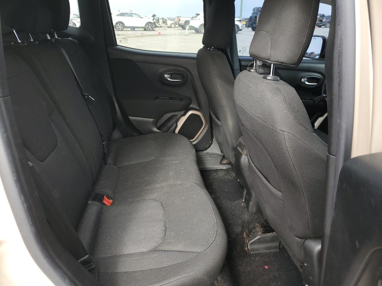2016 Jeep Renegade - Image 11