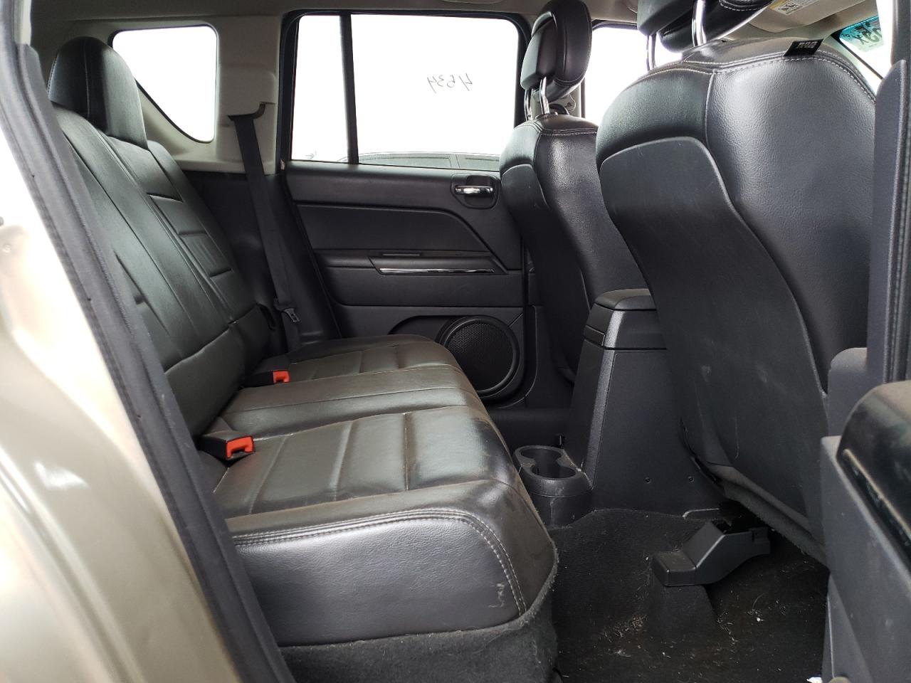 2010 Jeep Compass - Image 11
