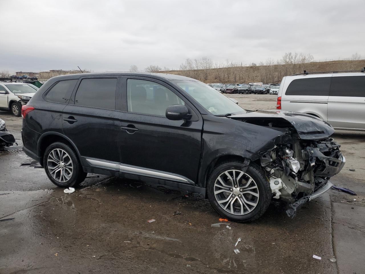 2016 Mitsubishi Outlander - Image 4