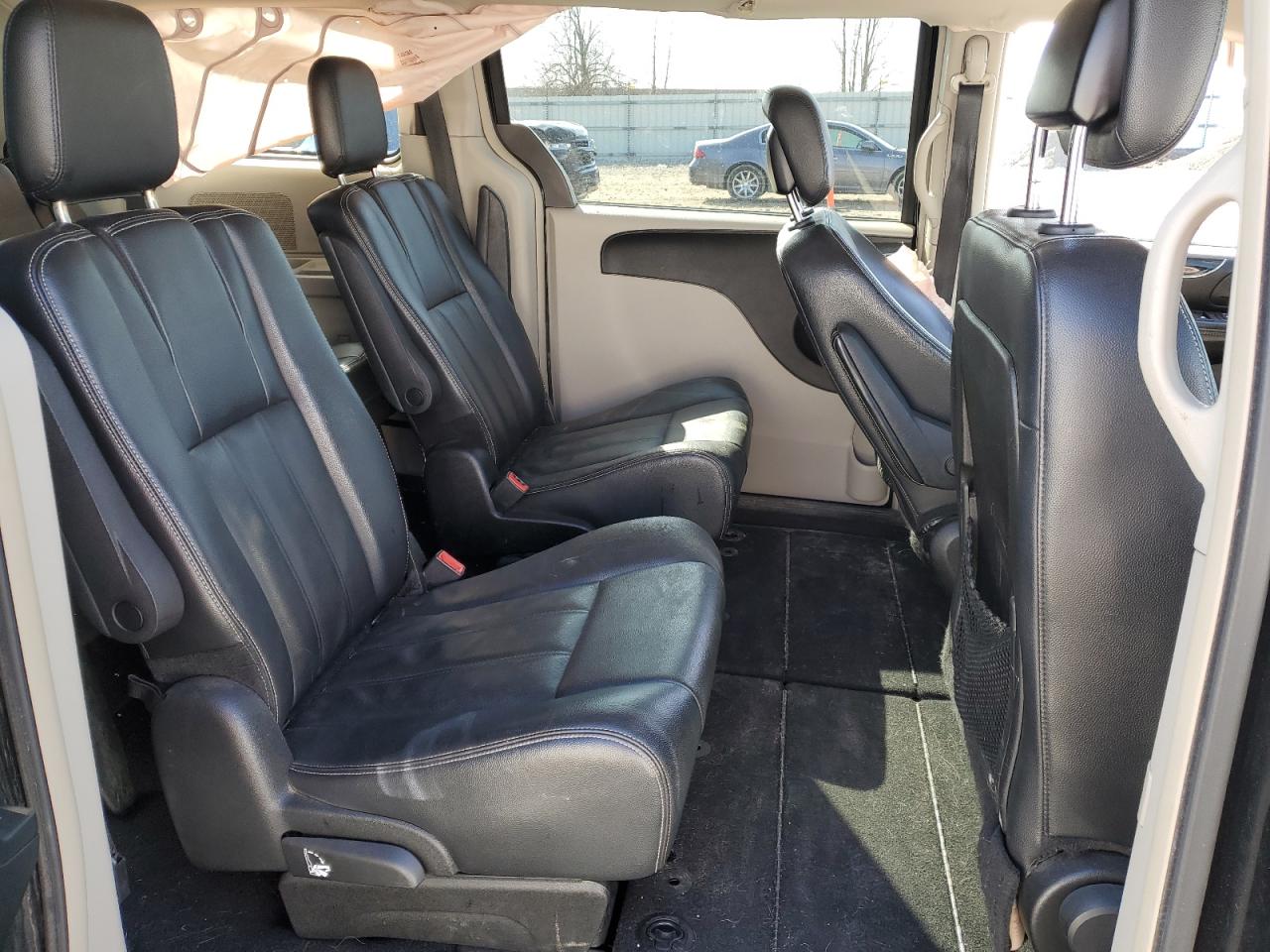 2013 Chrysler Town & Country - Image 11