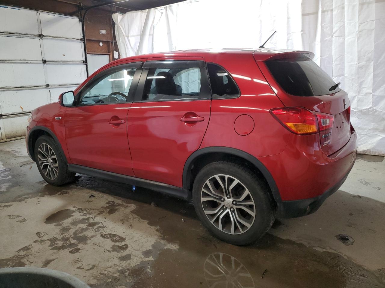 2016 Mitsubishi Outlander - Image 2