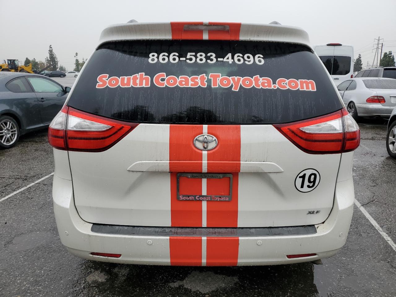 2015 Toyota Sienna - Image 6