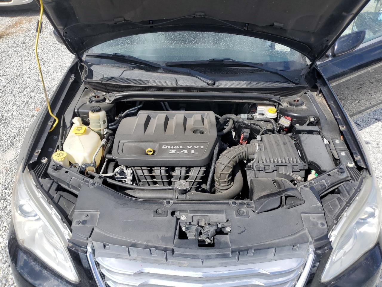2011 Chrysler 200 - Image 11