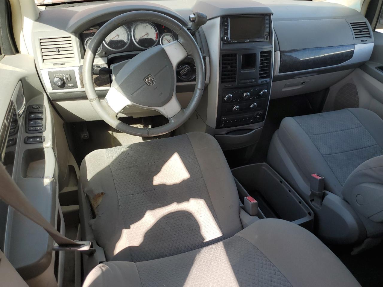 2010 Dodge Caravan - Image 8