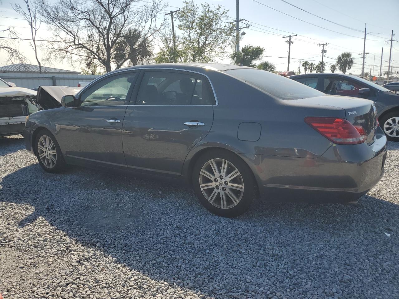 2009 Toyota Avalon - Image 2