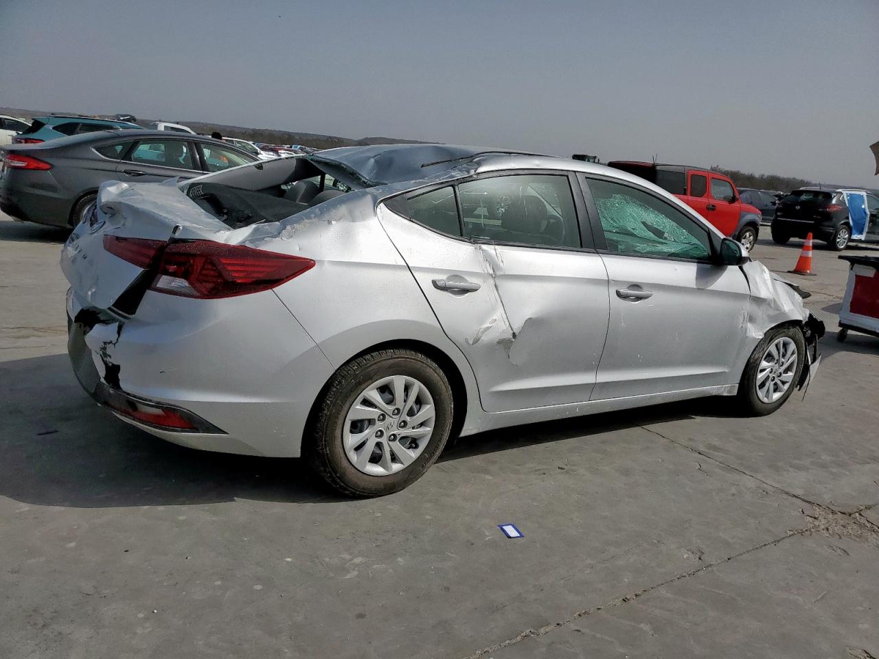 2019 Hyundai Elantra - Image 3