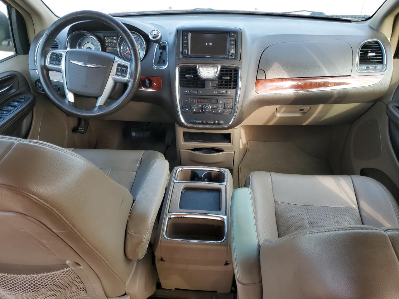2013 Chrysler Town & Country - Image 8