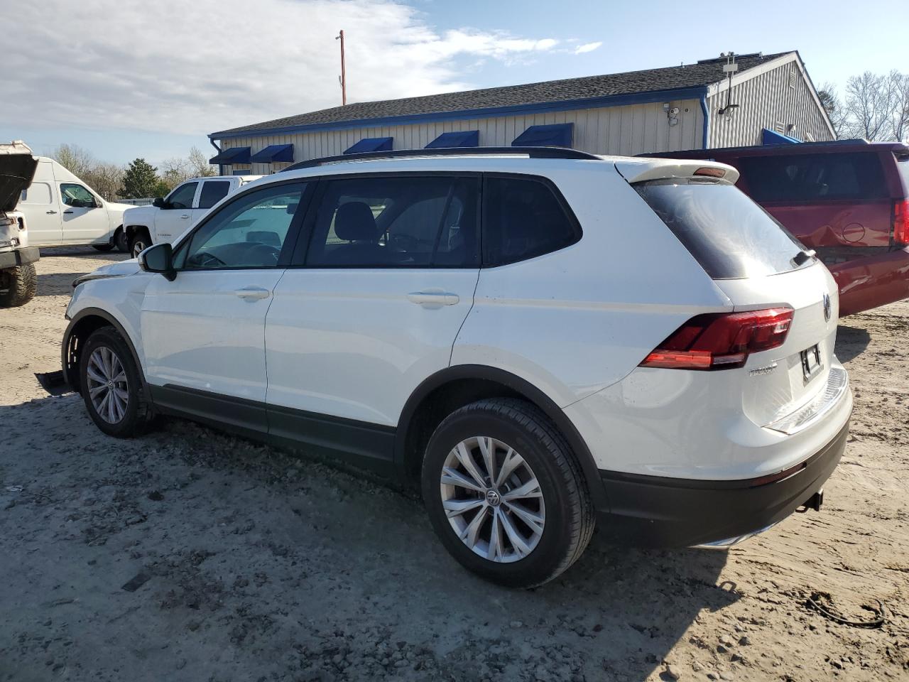 2019 Volkswagen Tiguan - Image 2