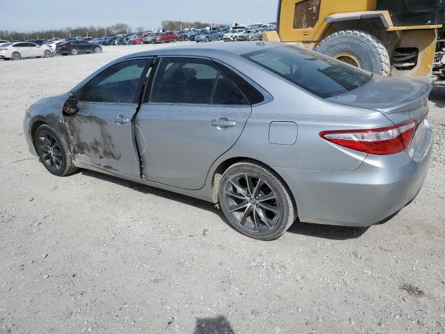 Sedans TOYOTA CAMRY 2015 Srebrny