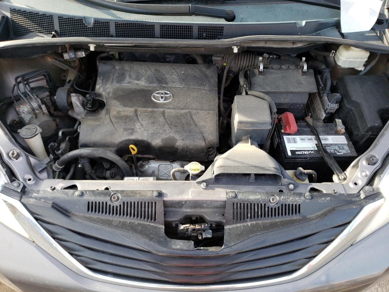 2011 Toyota Sienna - Image 12