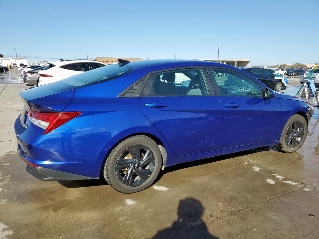 2022 Hyundai Elantra - Image 3