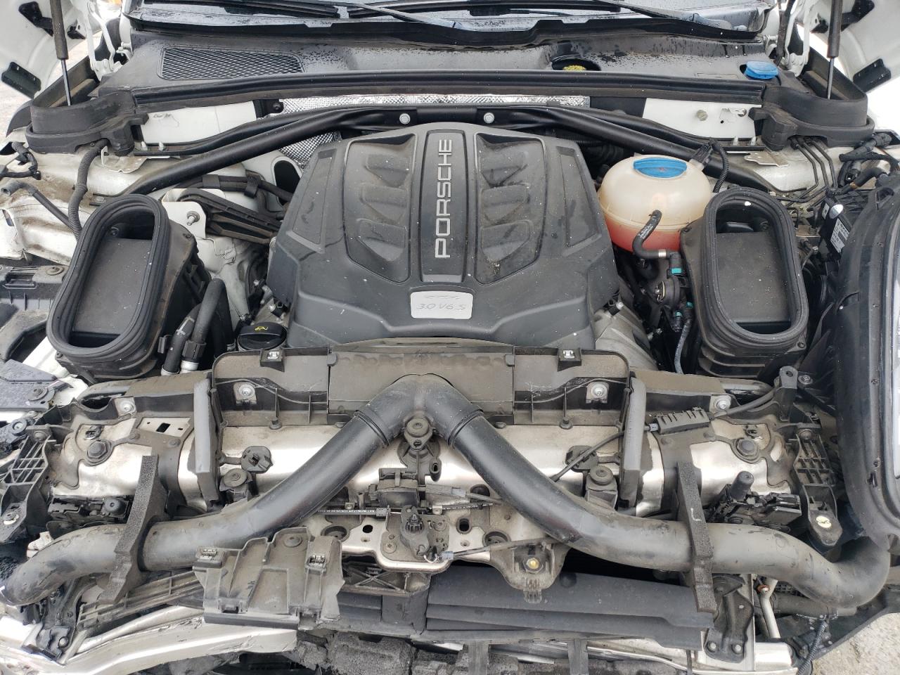 2015 Porsche Macan - Image 13