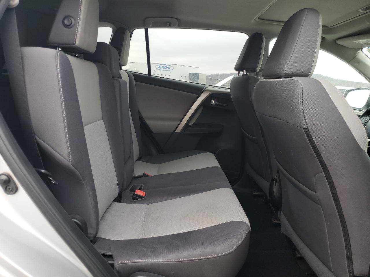 2015 Toyota RAV 4 - Image 11