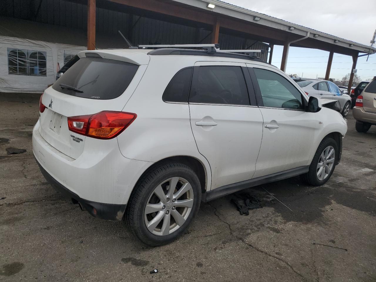 2015 Mitsubishi Outlander - Image 3