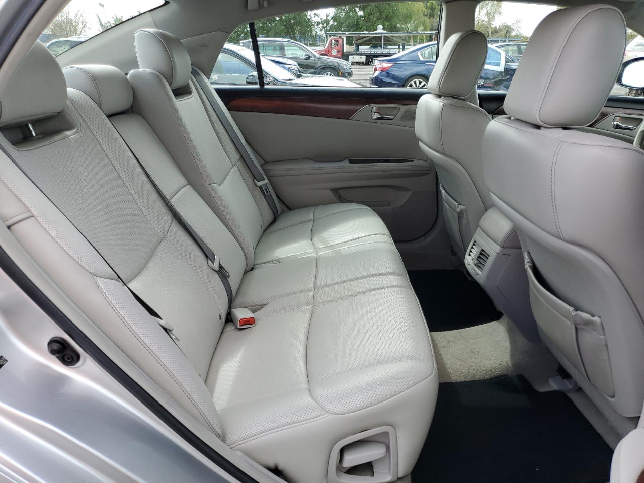 2011 Toyota Avalon - Image 11
