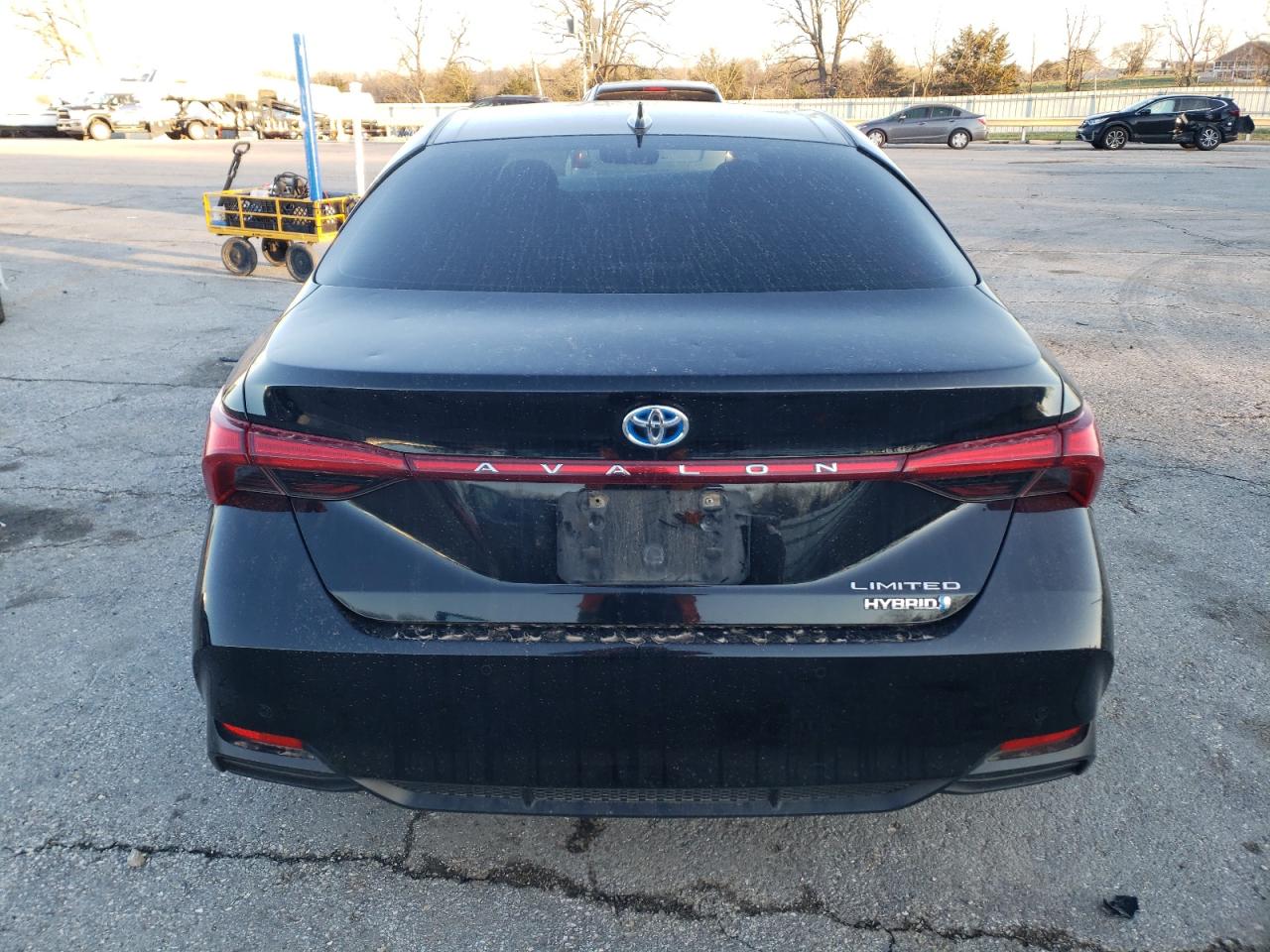 2020 Toyota Avalon - Image 6