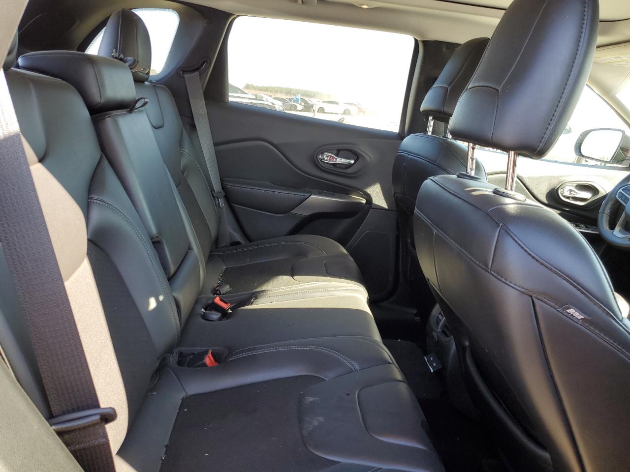 2019 Jeep Grand Cherokee - Image 11
