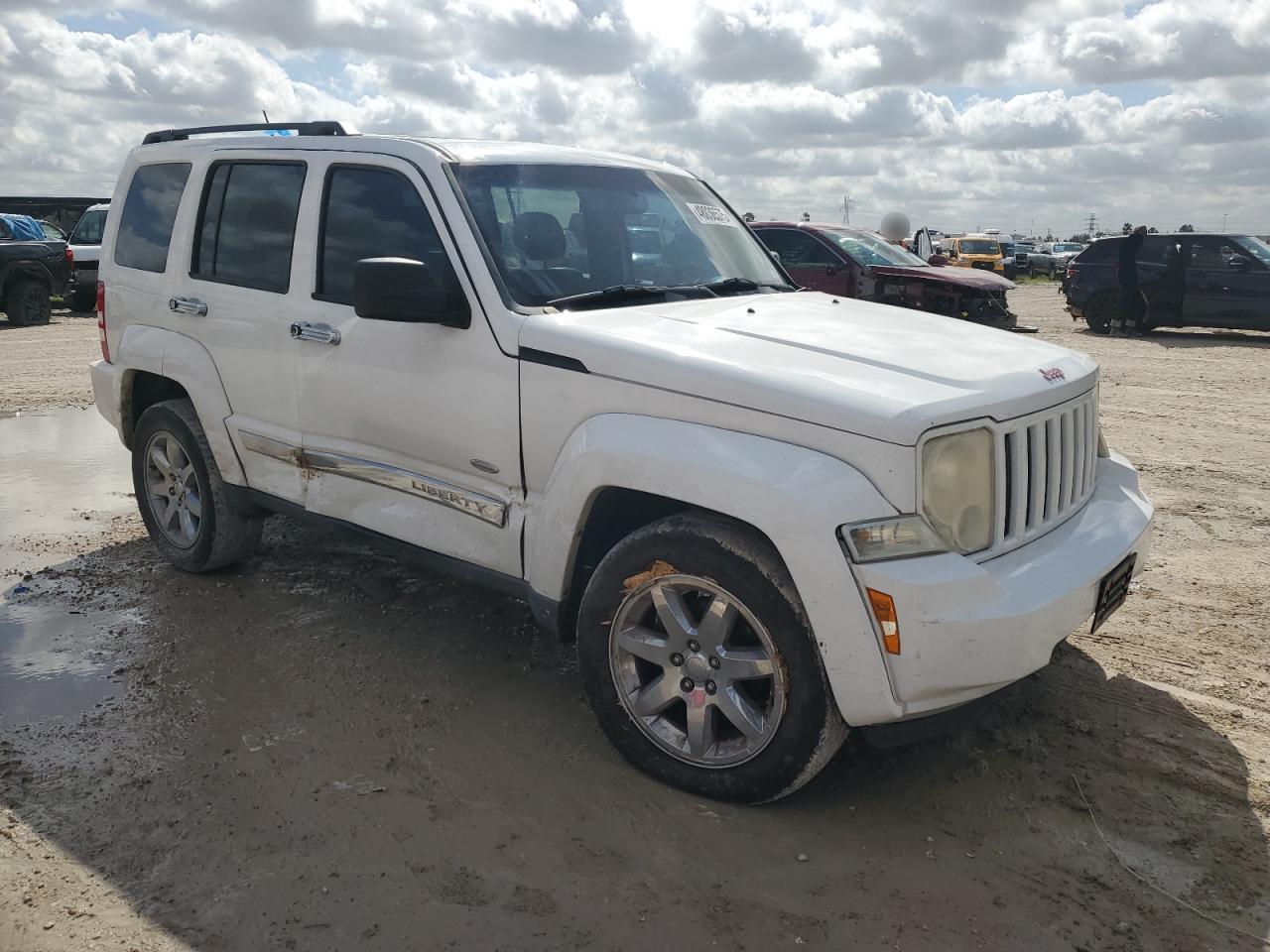 2012 Jeep Liberty (North America) - Image 4