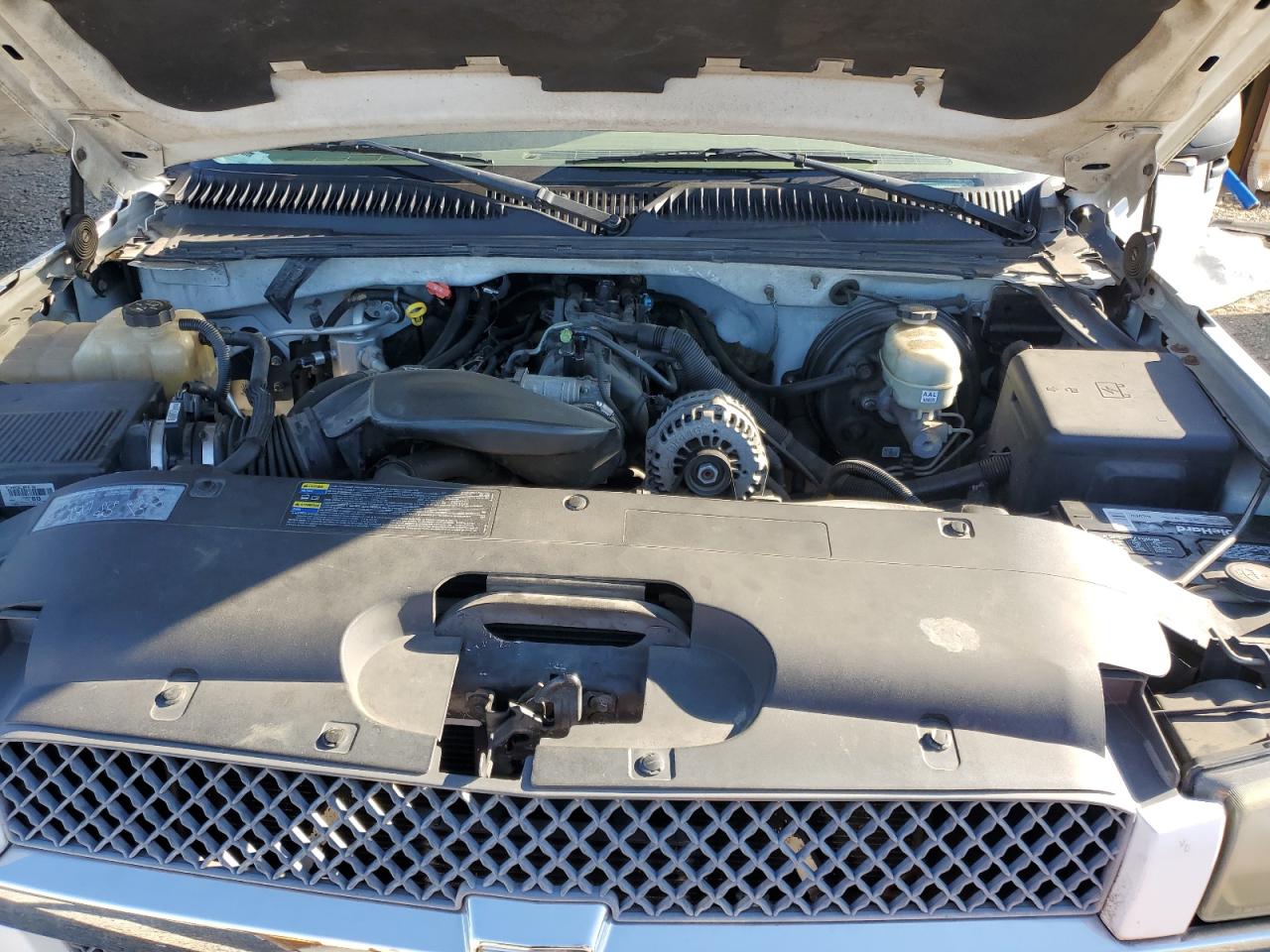 2005 Chevrolet Silverado - Image 11