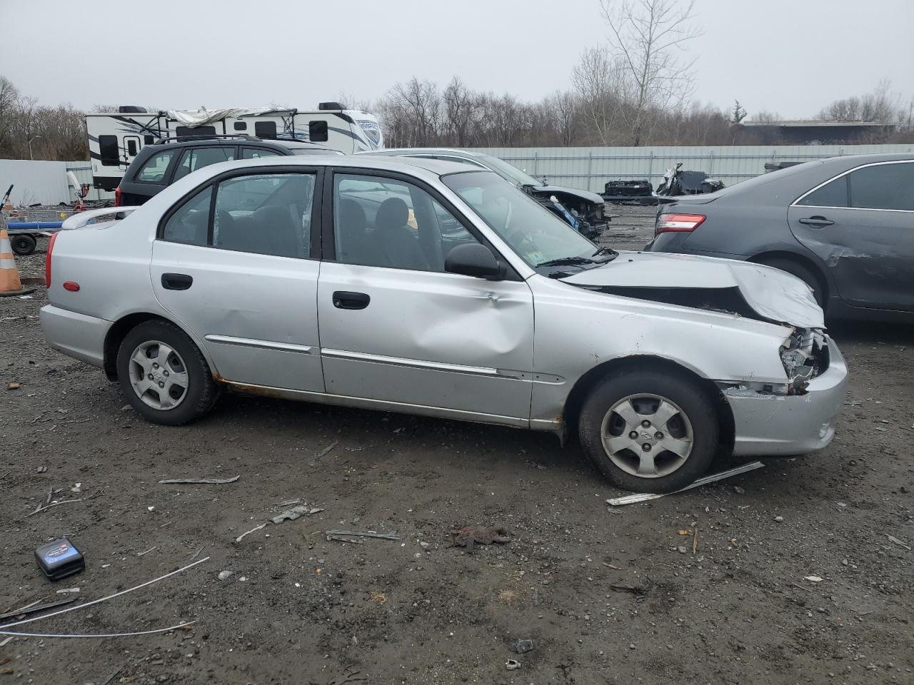 2002 Hyundai Accent - Image 4