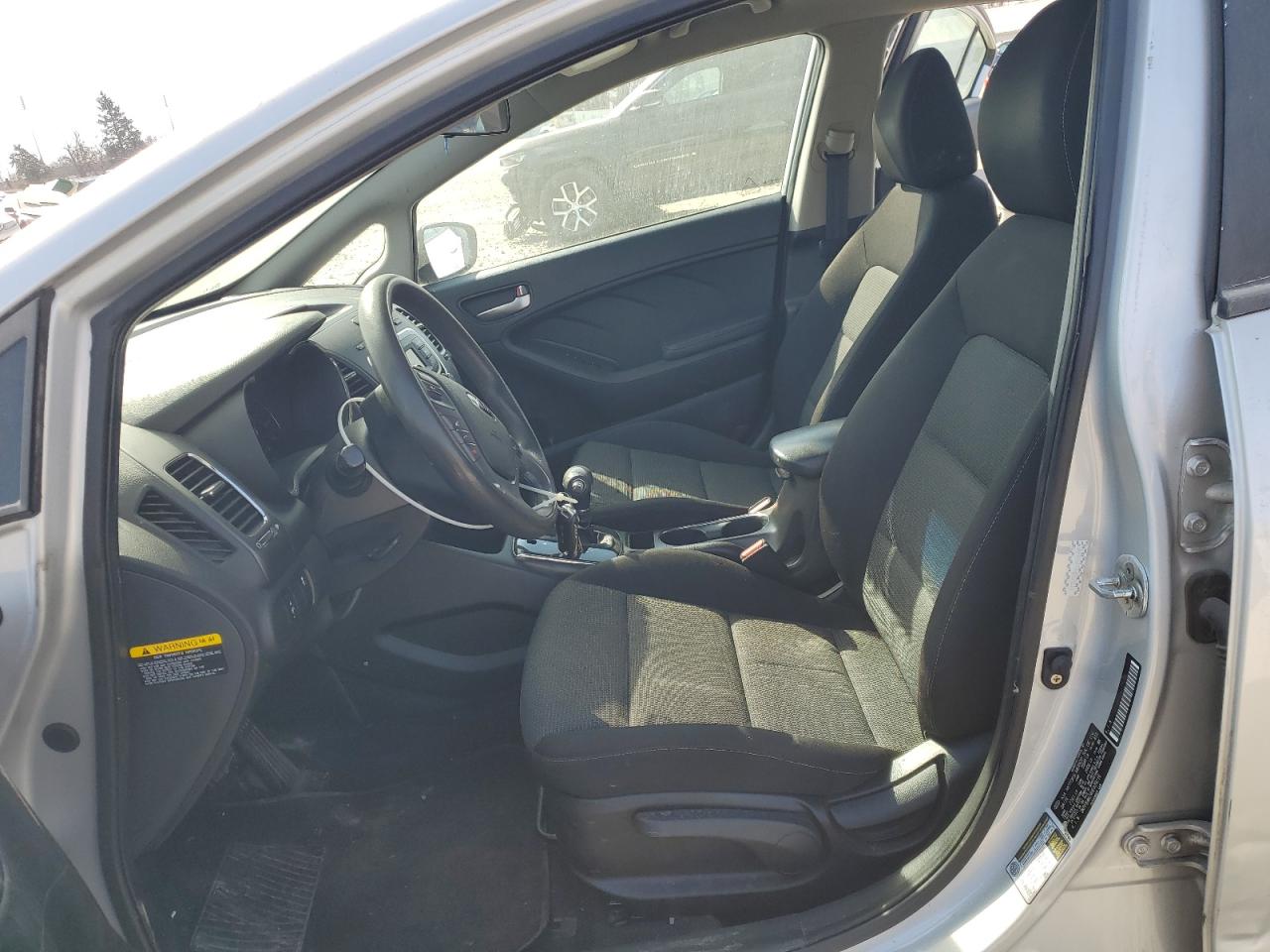 2017 Kia Forte - Image 7