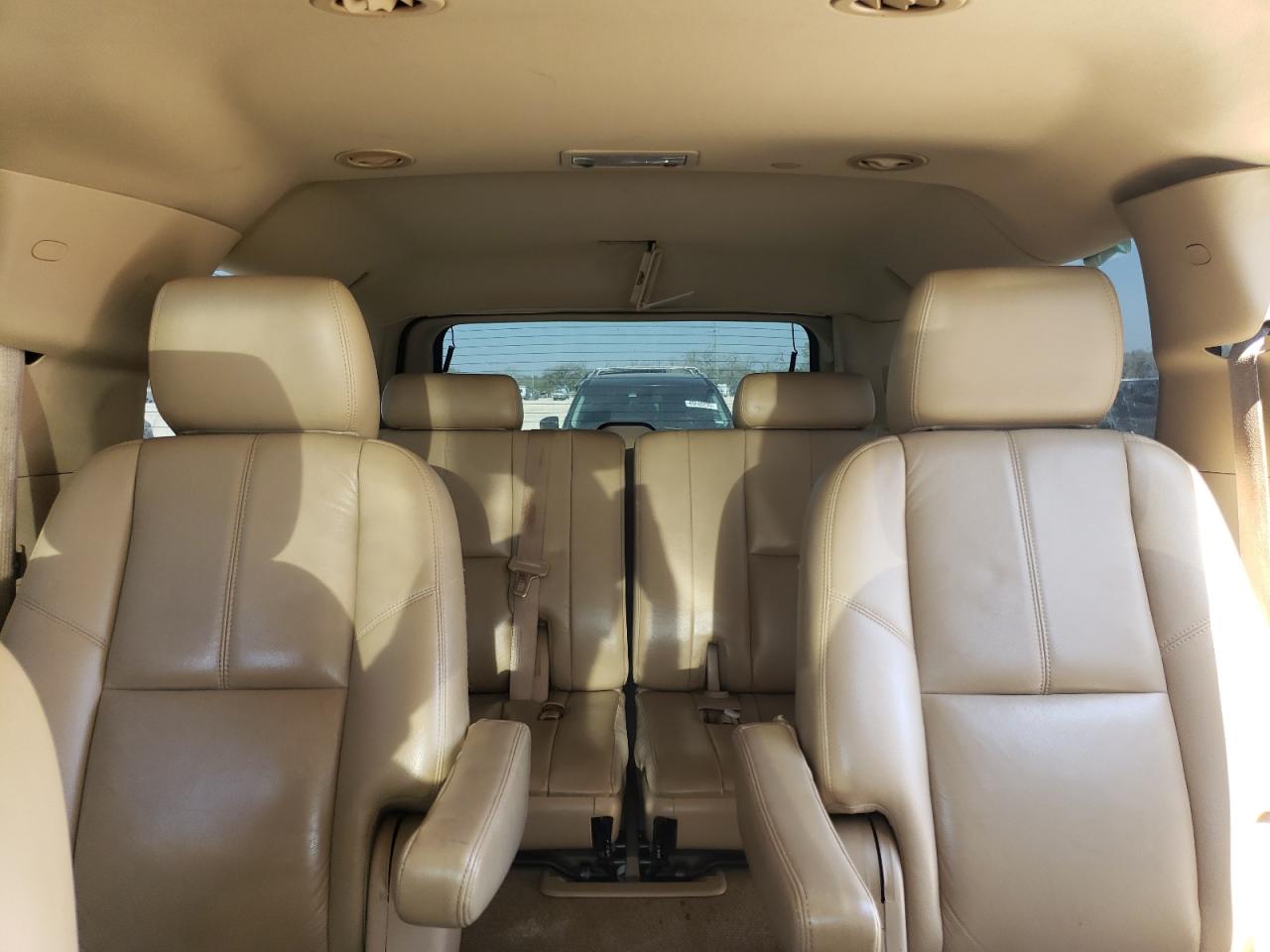 2011 Chevrolet Suburban - Image 10