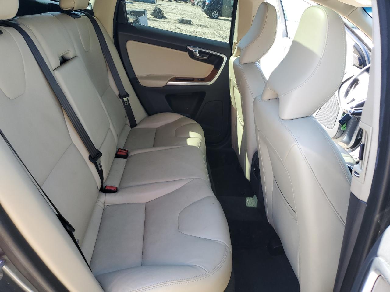 2017 Volvo XC60 - Image 11