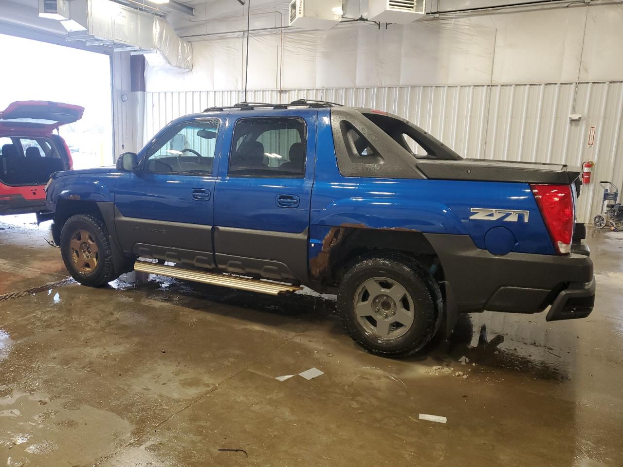 2003 Chevrolet Avalanche - Image 2
