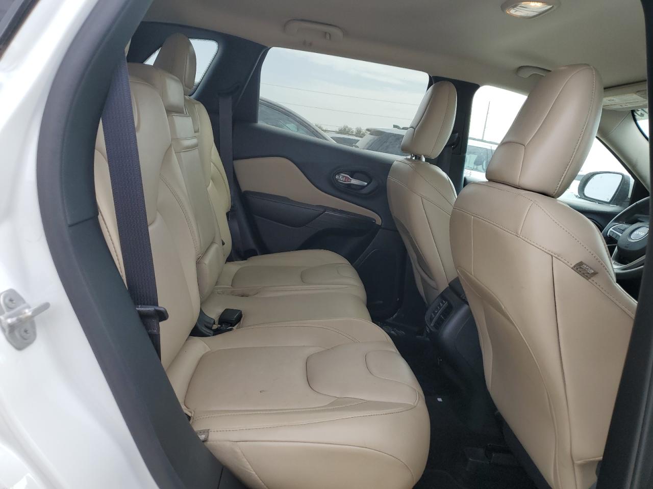 2016 Jeep Grand Cherokee - Image 11
