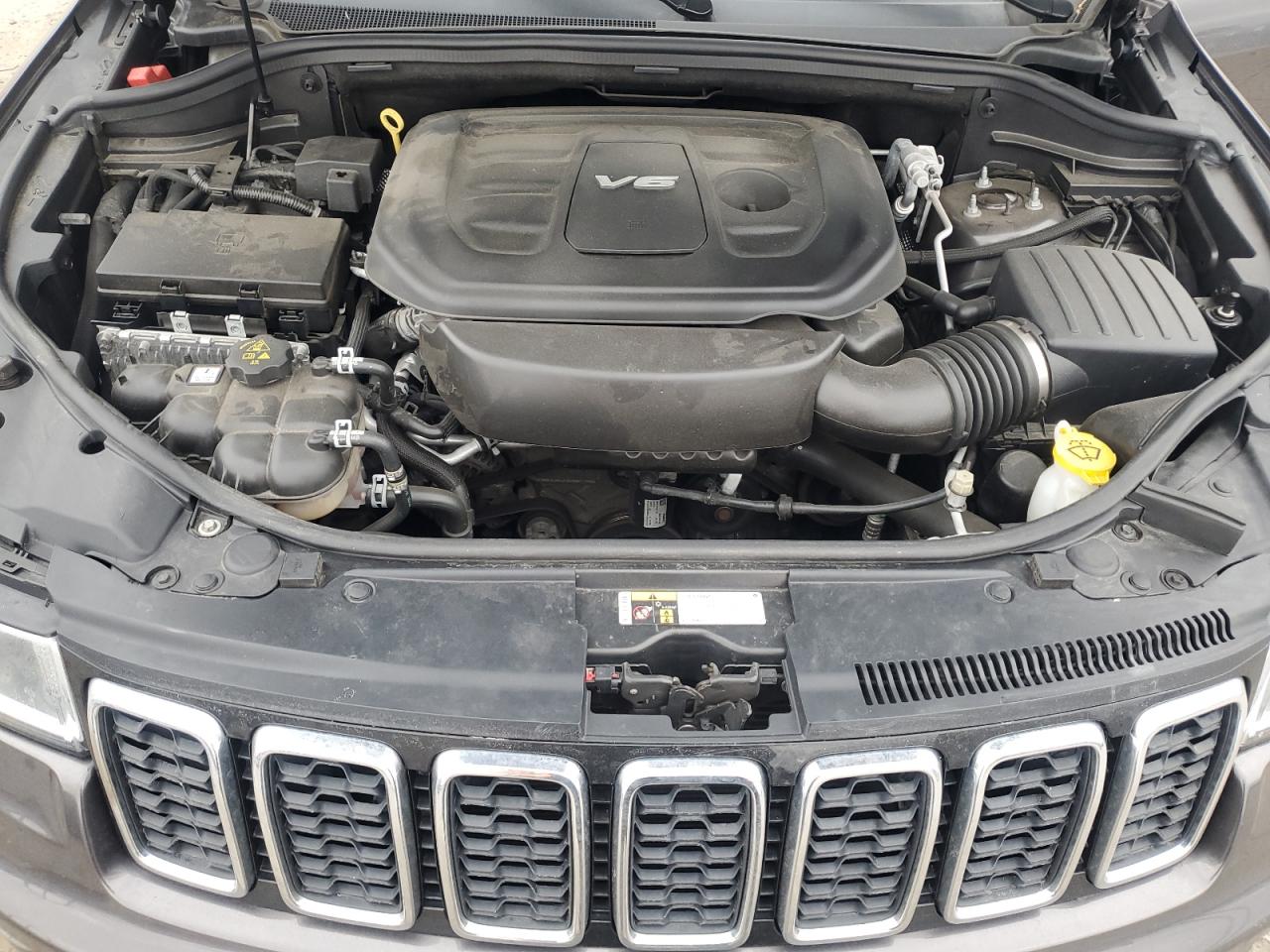 2017 Jeep Grand Cherokee - Image 11