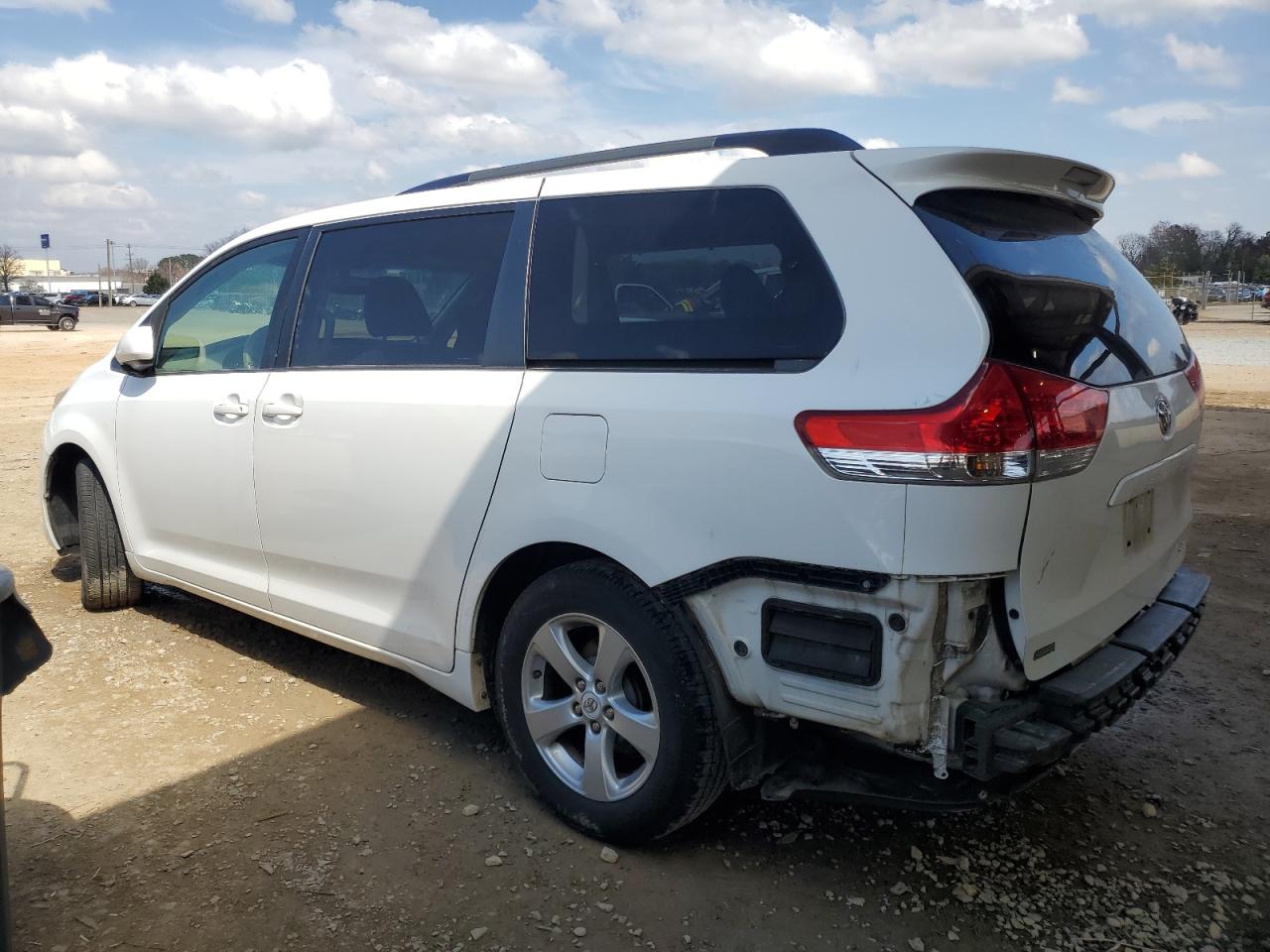 2011 Toyota Sienna - Image 2