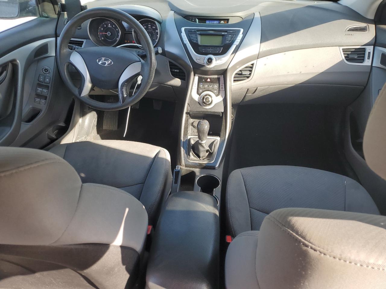 2012 Hyundai Elantra - Image 8
