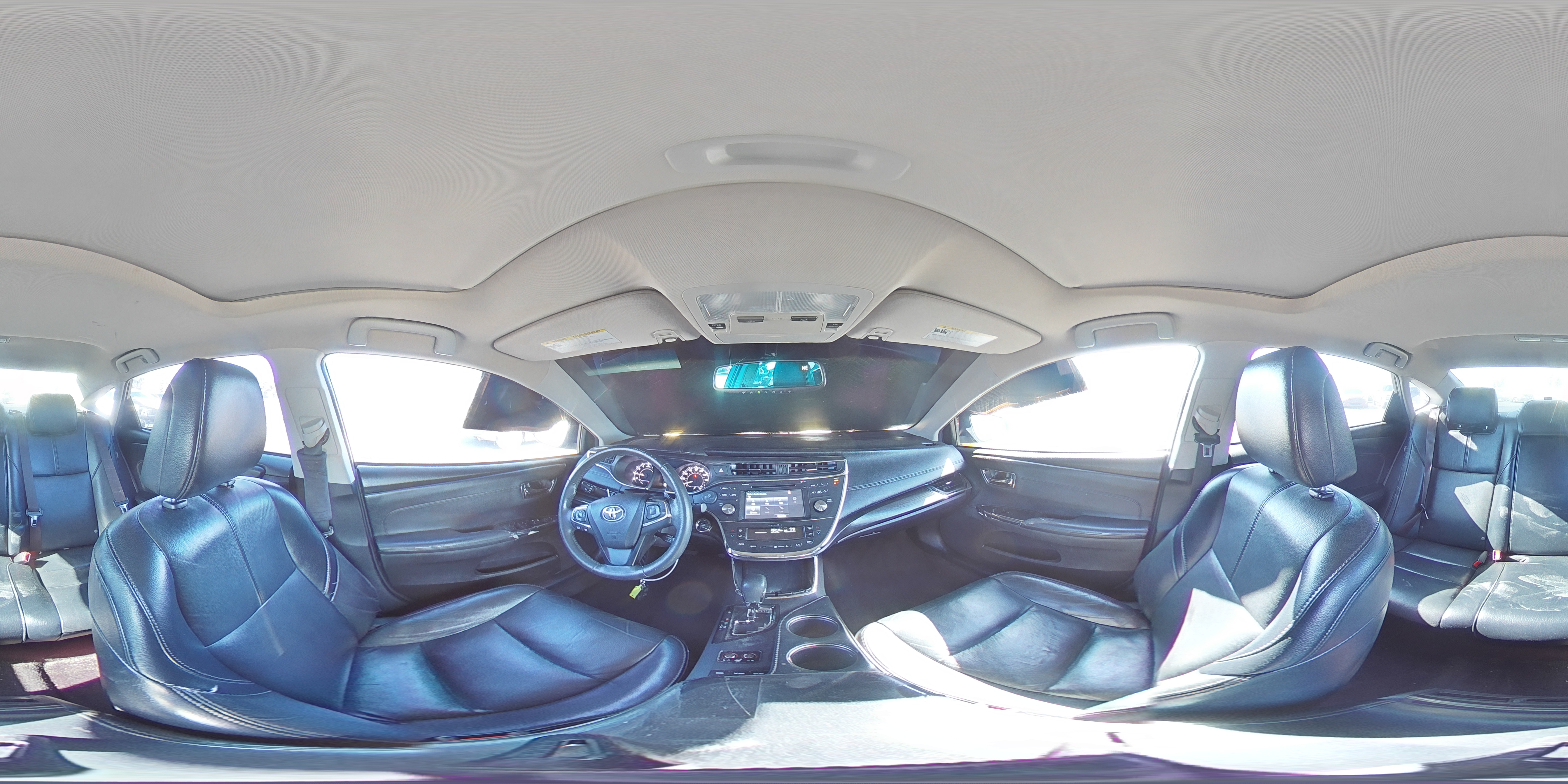 2016 Toyota Avalon - Image 13