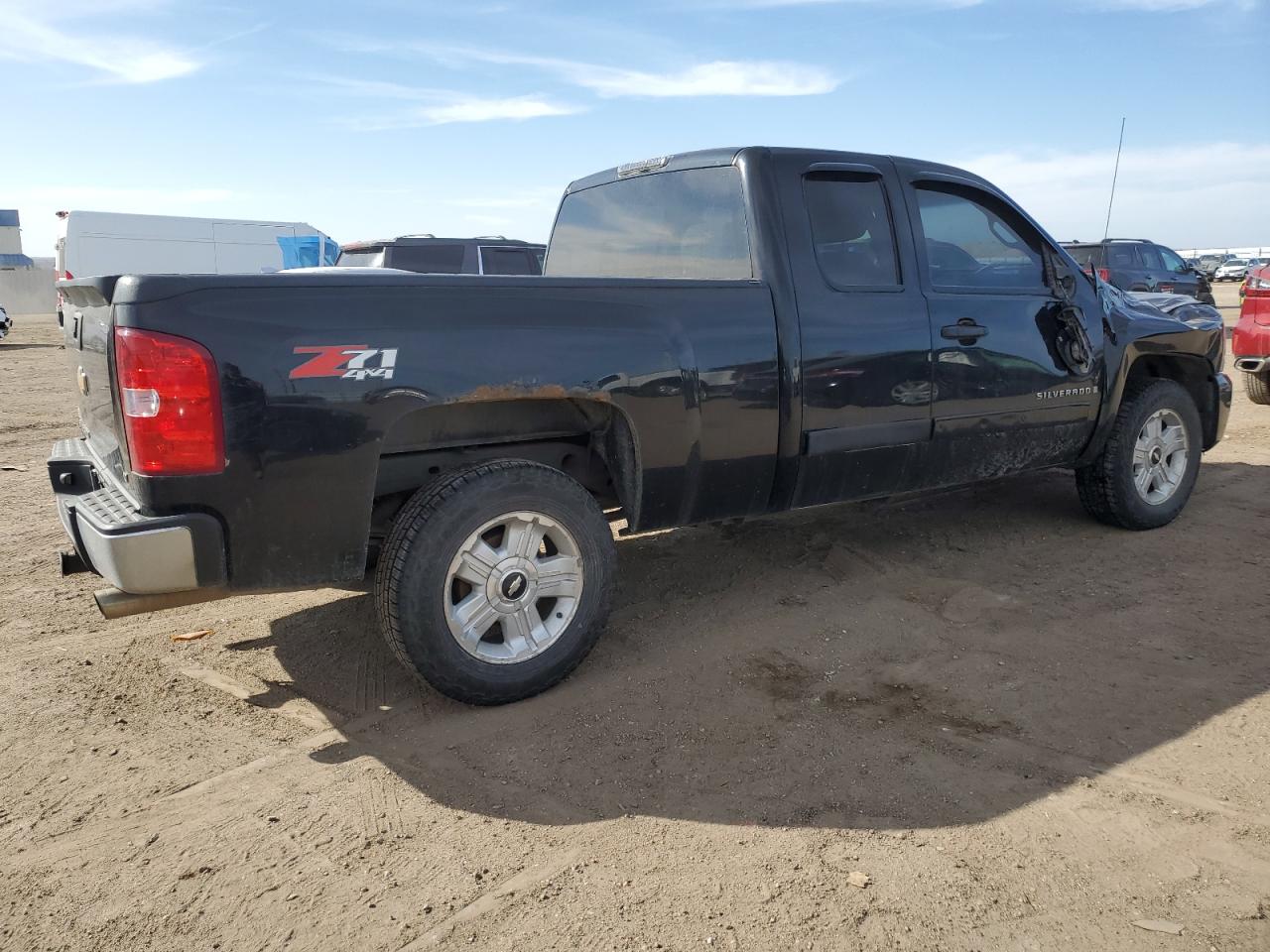 2007 Chevrolet Silverado - Image 3